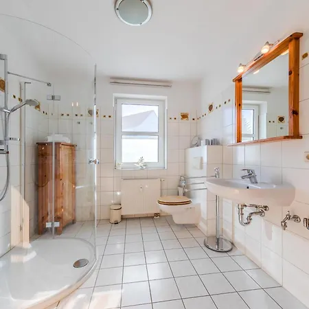 Perle Am Seeufer - Ihr Urlaub Zwischen Und Ruhe Waren (Mueritz)